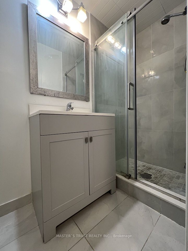 139 Amberjack Boulevard Main, Toronto, ON M1H 2K1 18