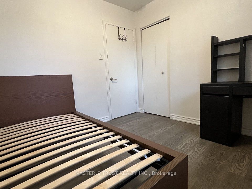 139 Amberjack Boulevard Main, Toronto, ON M1H 2K1 11