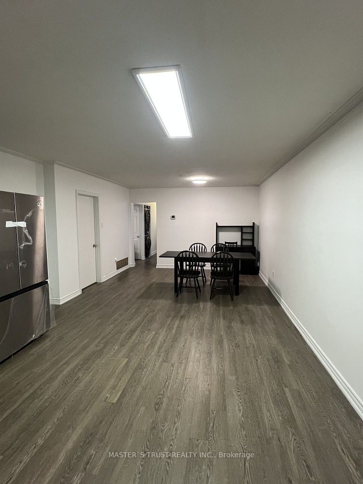 139 Amberjack Boulevard Main, Toronto, ON M1H 2K1 5