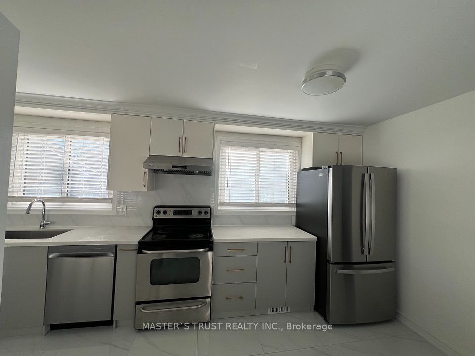 139 Amberjack Boulevard Main, Toronto, ON M1H 2K1 4