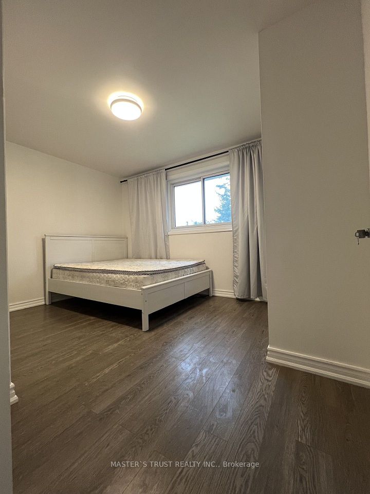 139 Amberjack Boulevard Main, Toronto, ON M1H 2K1 15