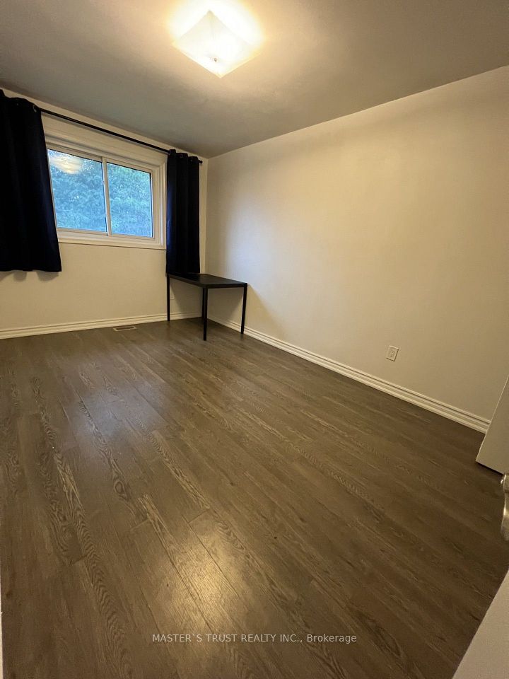 139 Amberjack Boulevard Main, Toronto, ON M1H 2K1 10
