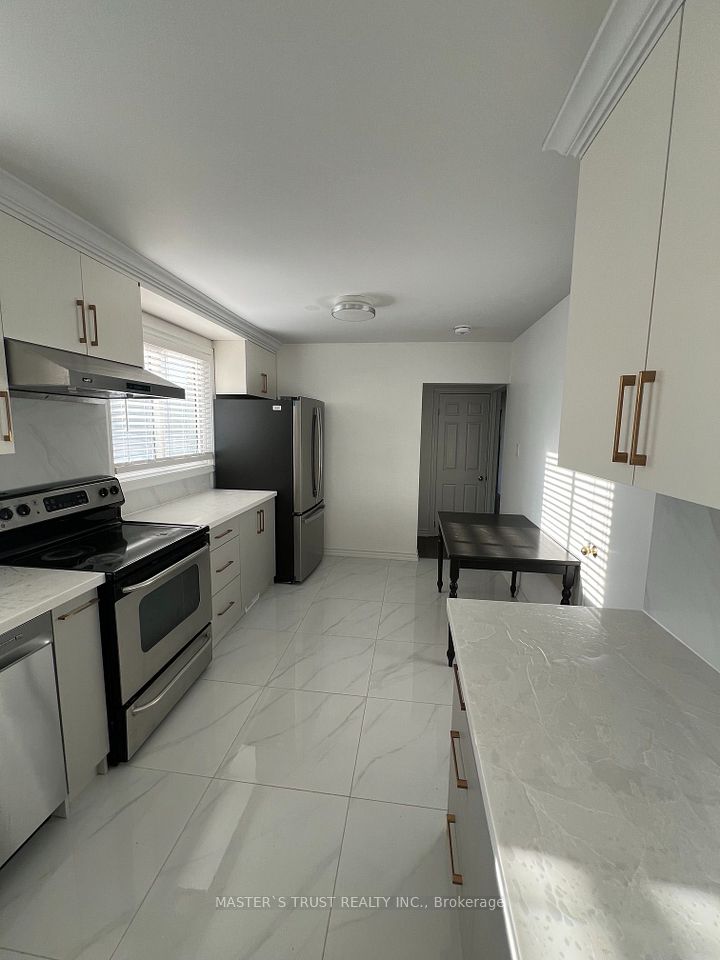 139 Amberjack Boulevard Main, Toronto, ON M1H 2K1 2