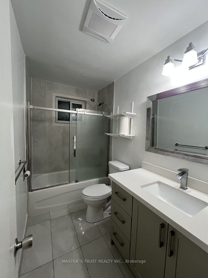 139 Amberjack Boulevard Main, Toronto, ON M1H 2K1 8