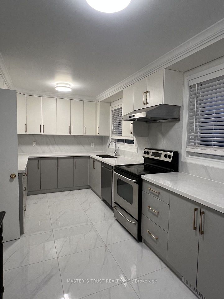 139 Amberjack Boulevard Main, Toronto, ON M1H 2K1 3