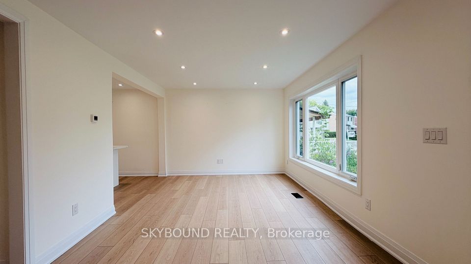 60 Chelwood Road Main, Toronto, ON M1K 2K8 12