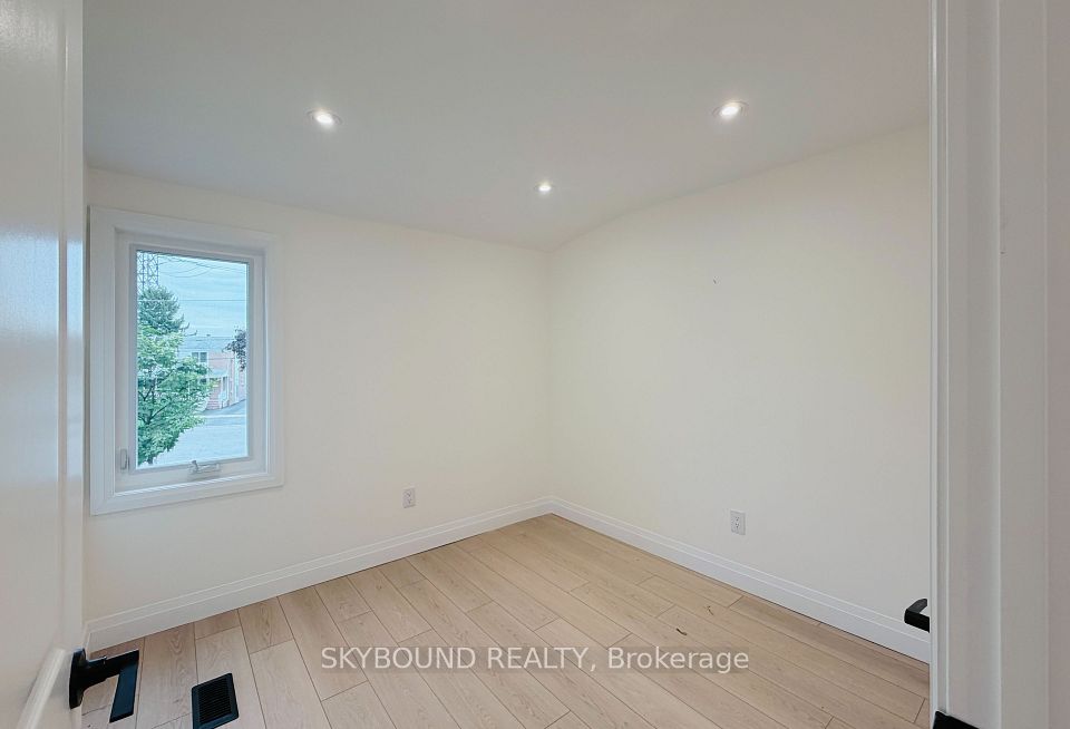 60 Chelwood Road Main, Toronto, ON M1K 2K8 18