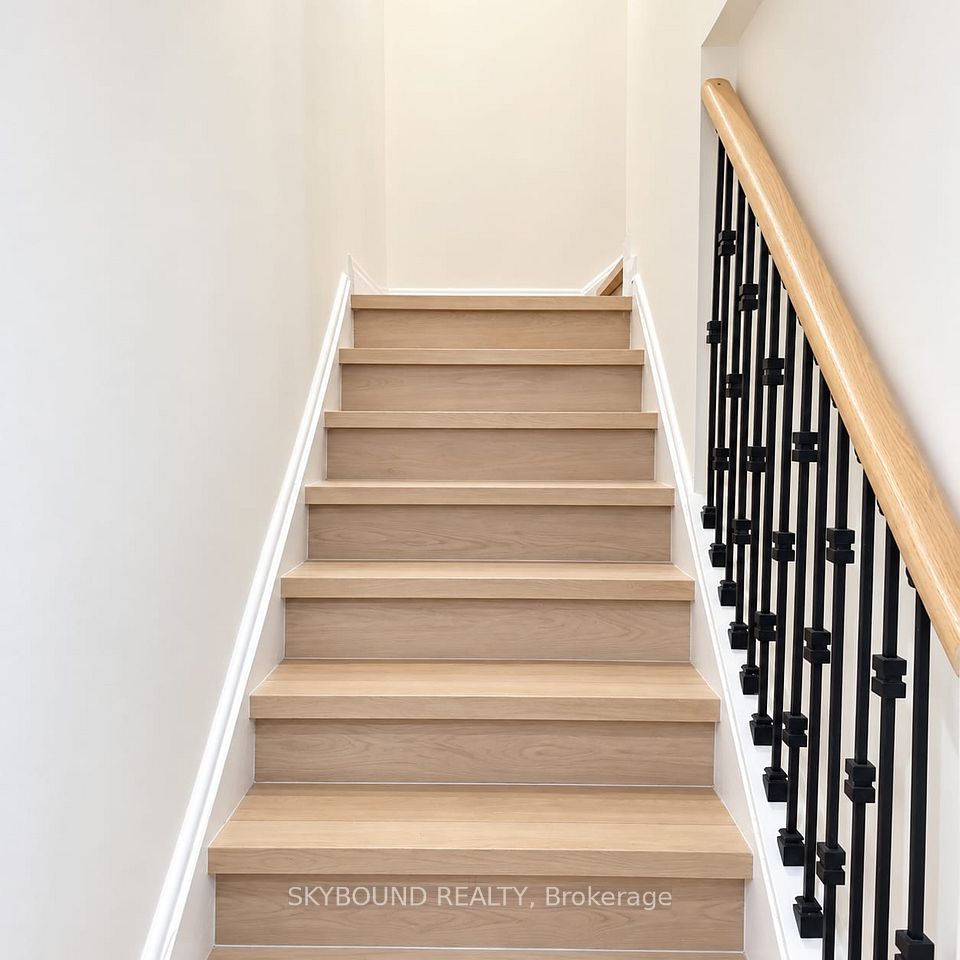 60 Chelwood Road Main, Toronto, ON M1K 2K8 4