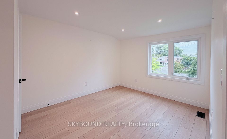 60 Chelwood Road Main, Toronto, ON M1K 2K8 19