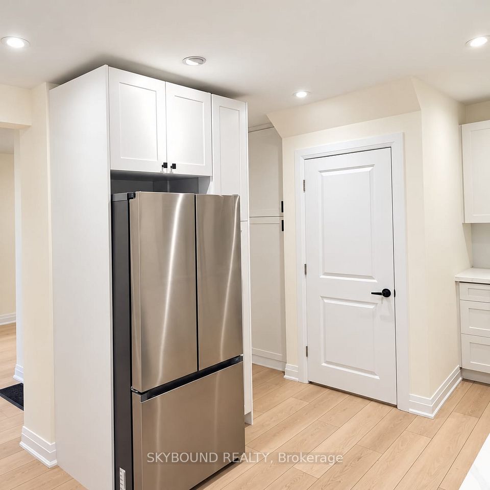 60 Chelwood Road Main, Toronto, ON M1K 2K8 5