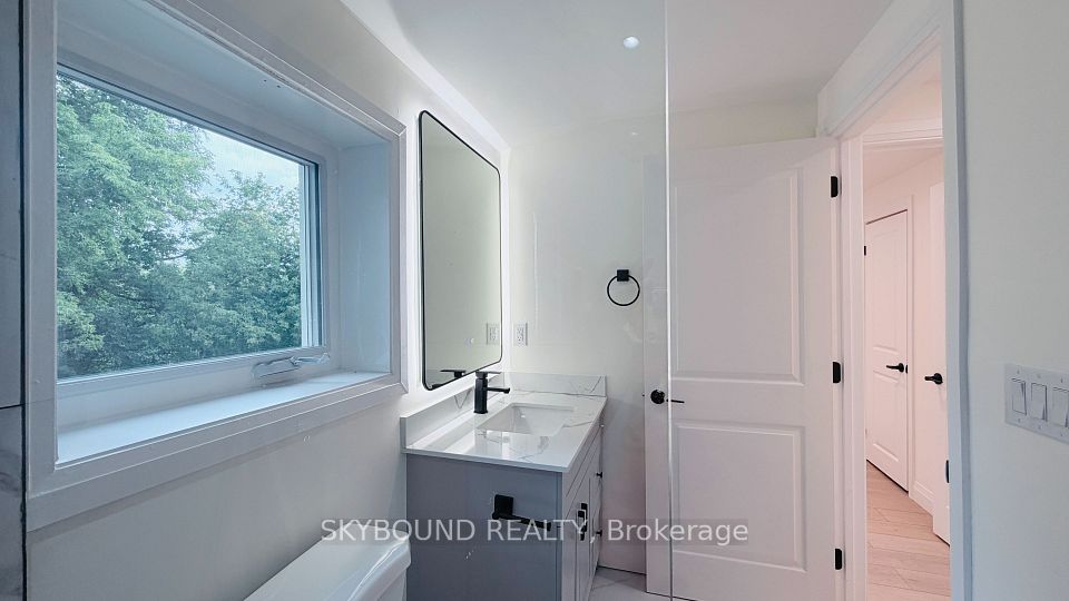 60 Chelwood Road Main, Toronto, ON M1K 2K8 23