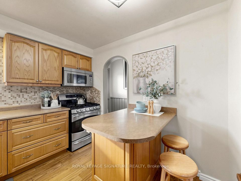 15 Guthrie Crescent, Whitby, ON L1P 1A6 11
