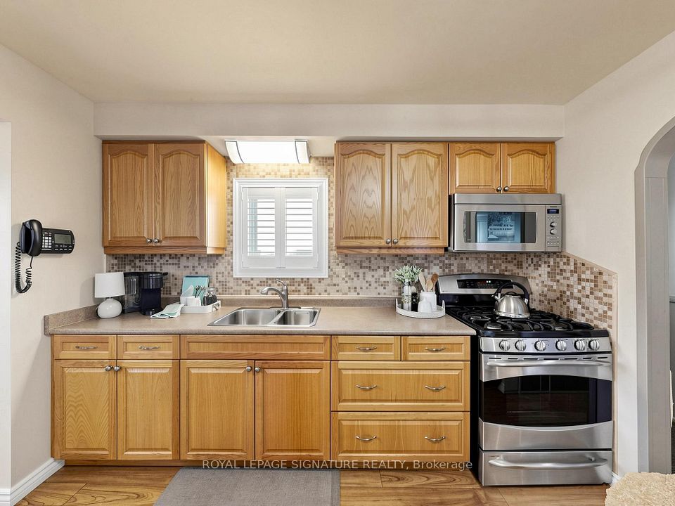 15 Guthrie Crescent, Whitby, ON L1P 1A6 13