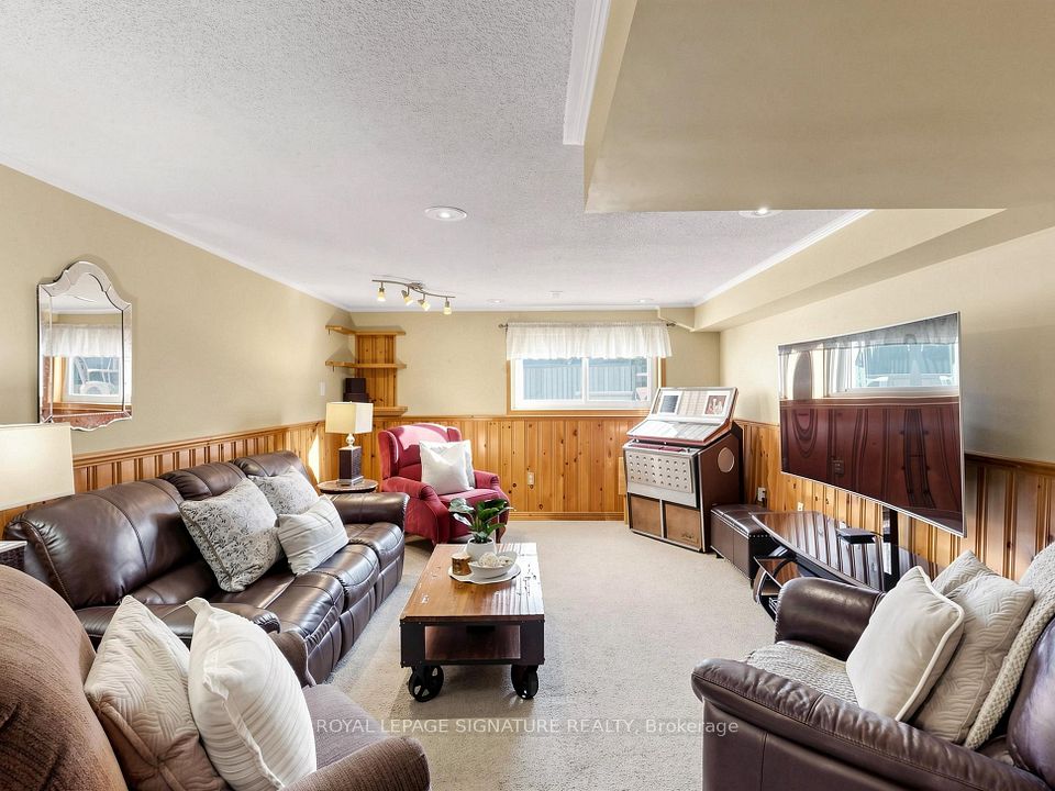 15 Guthrie Crescent, Whitby, ON L1P 1A6 25