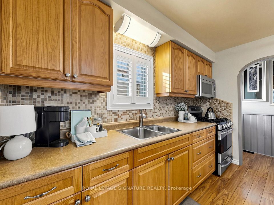 15 Guthrie Crescent, Whitby, ON L1P 1A6 12