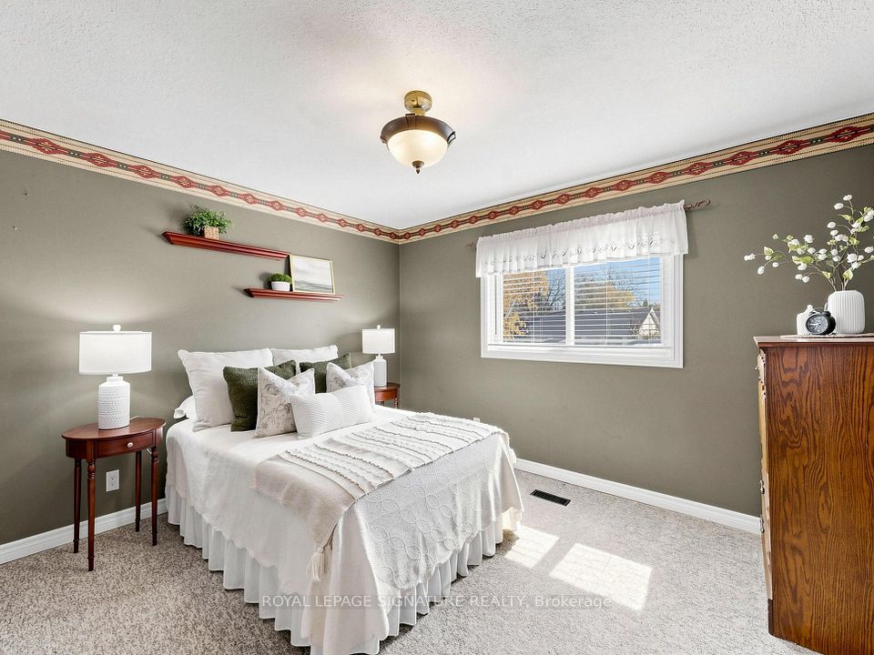 15 Guthrie Crescent, Whitby, ON L1P 1A6 17