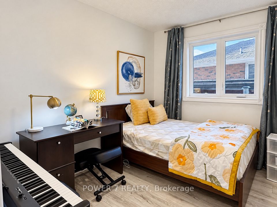 3 Brantwood Drive, Toronto, ON M1H 2G5 18