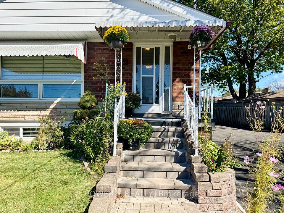 3 Brantwood Drive, Toronto, ON M1H 2G5 3