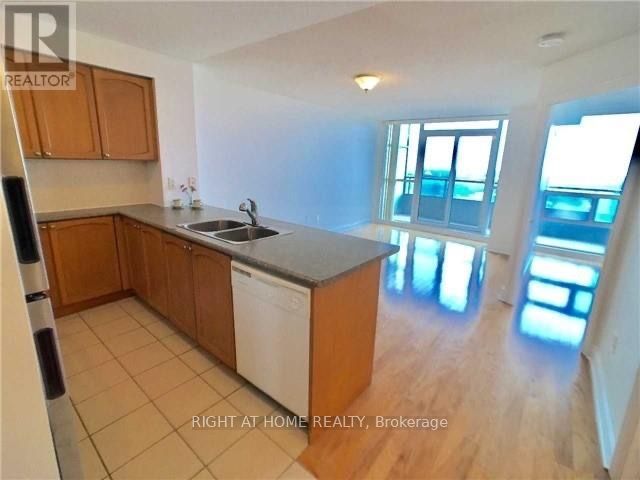 50 Brian Harrison Way 2410, Toronto, ON M1P 5J4 3