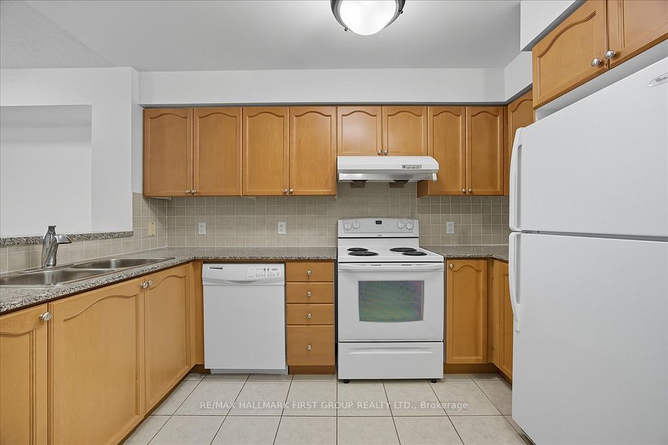 238 Bonis Avenue 1015, Toronto, ON M1T 3W7 5