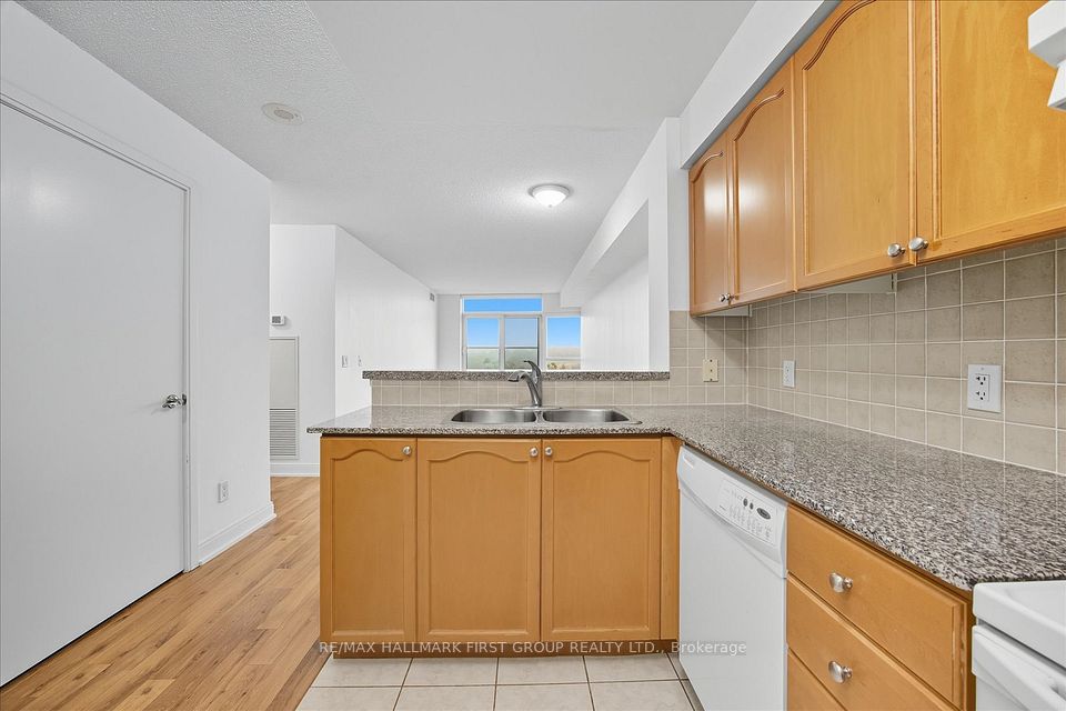 238 Bonis Avenue 1015, Toronto, ON M1T 3W7 6