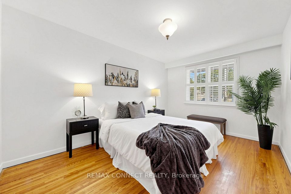 15 Grassington Crescent, Toronto, ON M1G 1X4 12