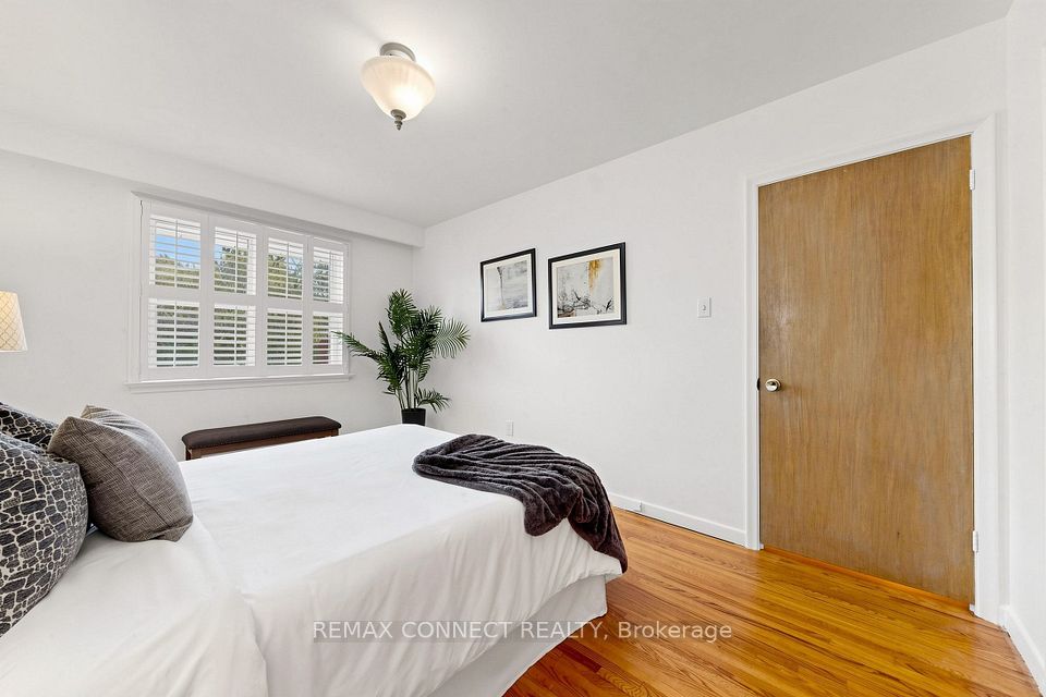 15 Grassington Crescent, Toronto, ON M1G 1X4 13