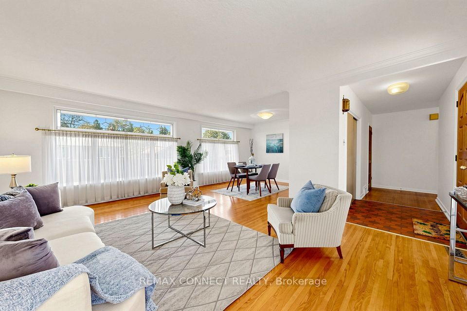 15 Grassington Crescent, Toronto, ON M1G 1X4 5