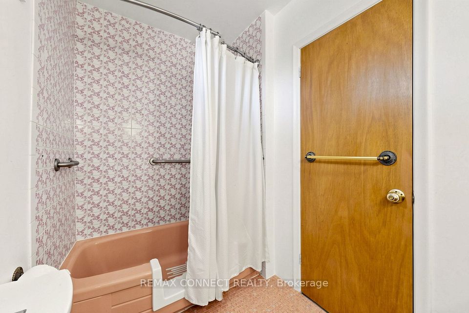 15 Grassington Crescent, Toronto, ON M1G 1X4 18