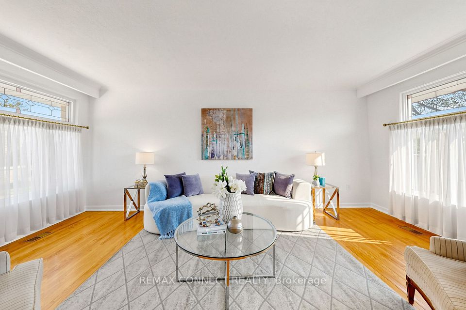 15 Grassington Crescent, Toronto, ON M1G 1X4 4