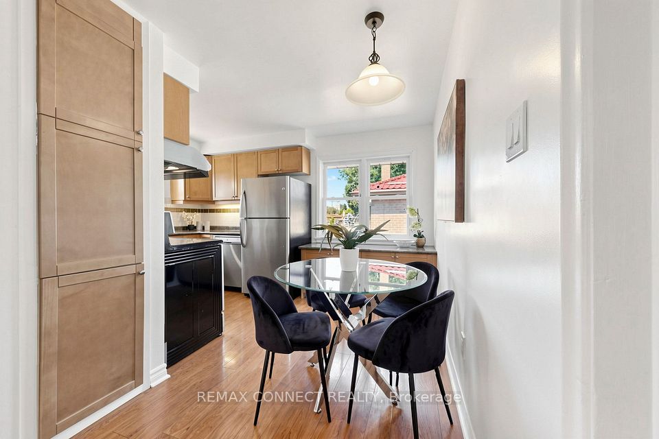 15 Grassington Crescent, Toronto, ON M1G 1X4 10