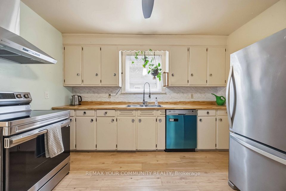 4 Waltonice Road, Toronto, ON M1M 3G5 11