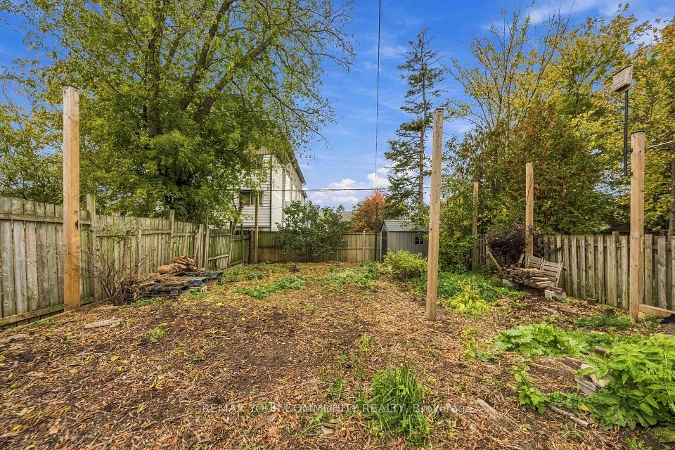 4 Waltonice Road, Toronto, ON M1M 3G5 23
