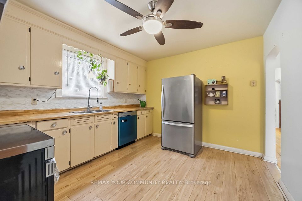 4 Waltonice Road, Toronto, ON M1M 3G5 12