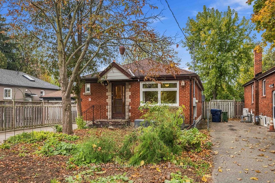 Detached at 4 Waltonice Road, Toronto, ON M1M 3G5