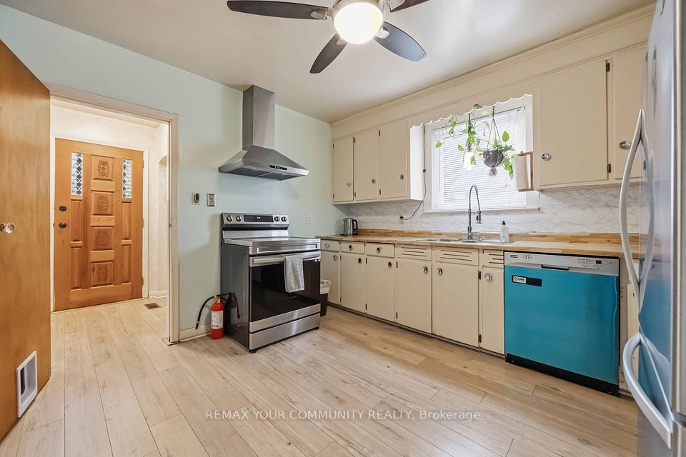 4 Waltonice Road, Toronto, ON M1M 3G5 13