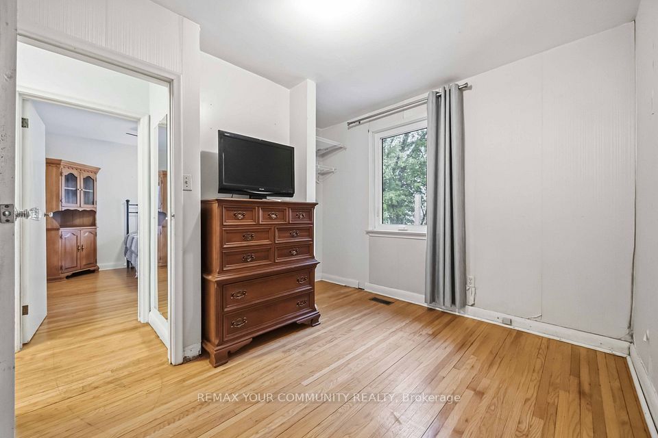 4 Waltonice Road, Toronto, ON M1M 3G5 17