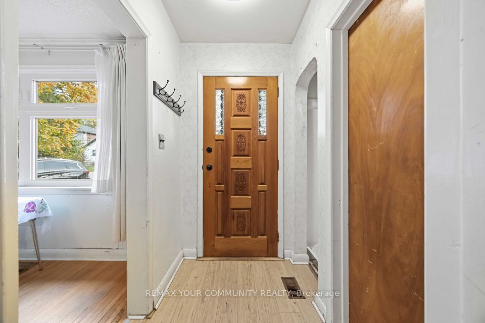 4 Waltonice Road, Toronto, ON M1M 3G5 4