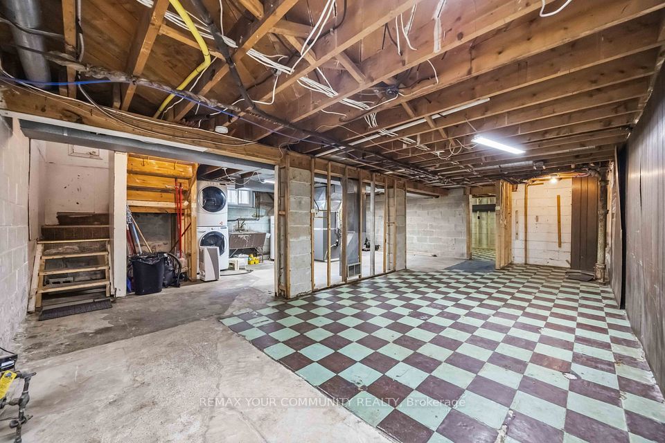 4 Waltonice Road, Toronto, ON M1M 3G5 18