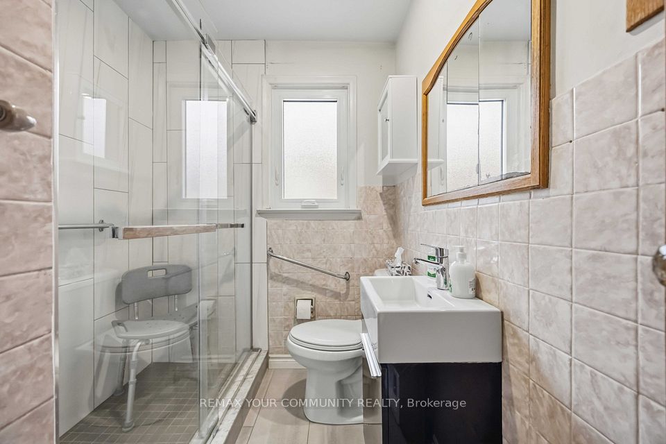 4 Waltonice Road, Toronto, ON M1M 3G5 14