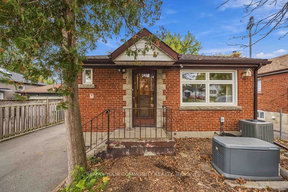 4 Waltonice Road, Toronto, ON M1M 3G5 3