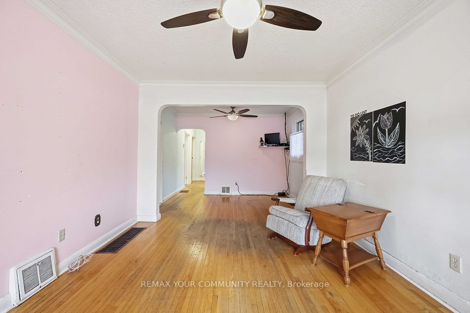 4 Waltonice Road, Toronto, ON M1M 3G5 8