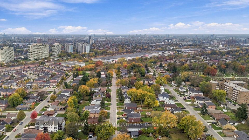4 Waltonice Road, Toronto, ON M1M 3G5 24
