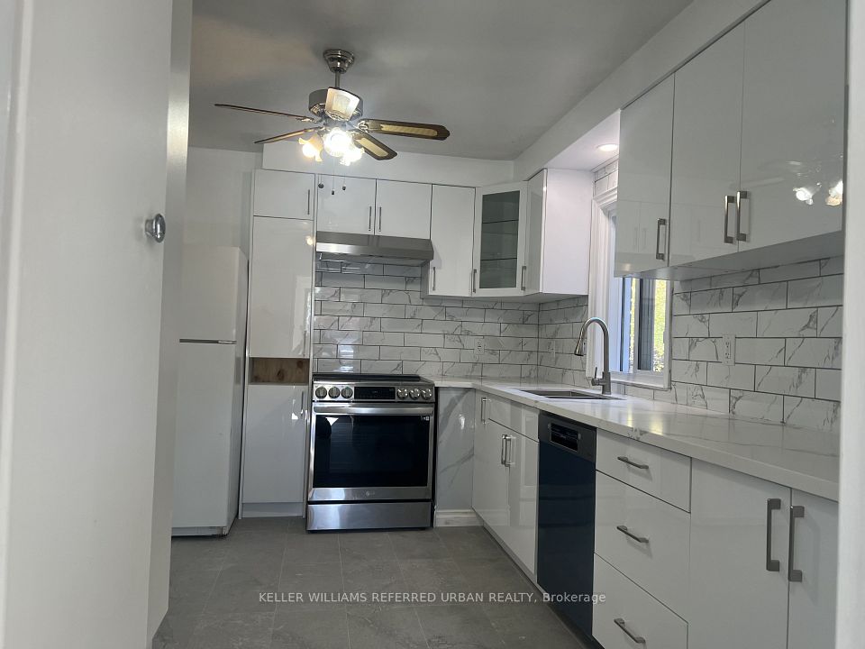 32 Janet Boulevard Main Floor, Toronto, ON M1R 1H6 3