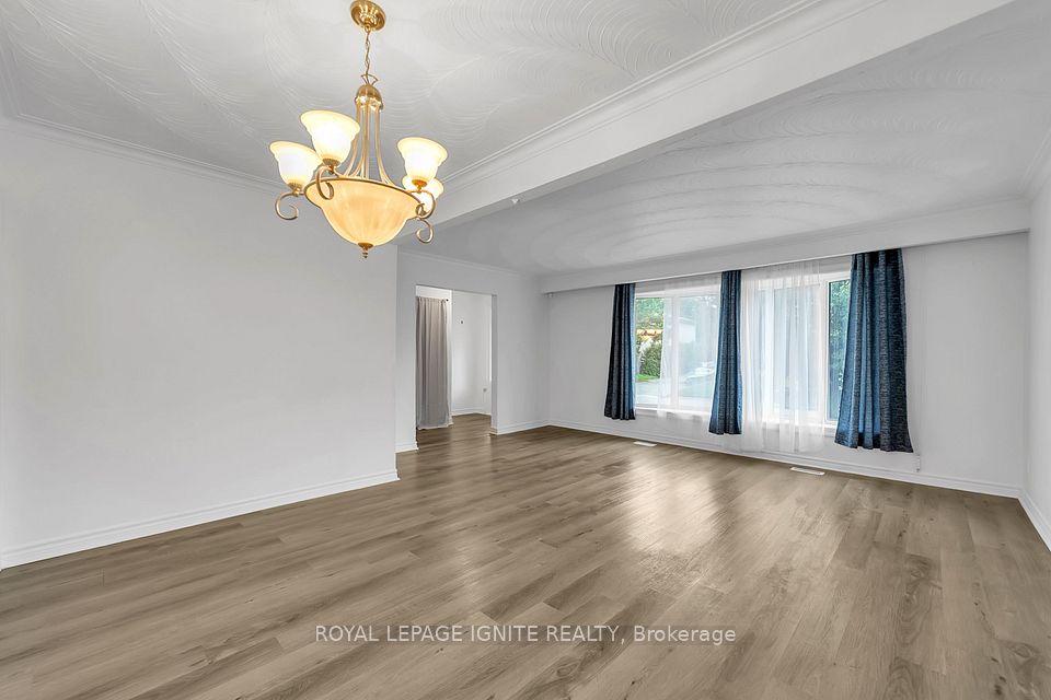 117 Cabot Street Main, Oshawa, ON L1J 5R8 5