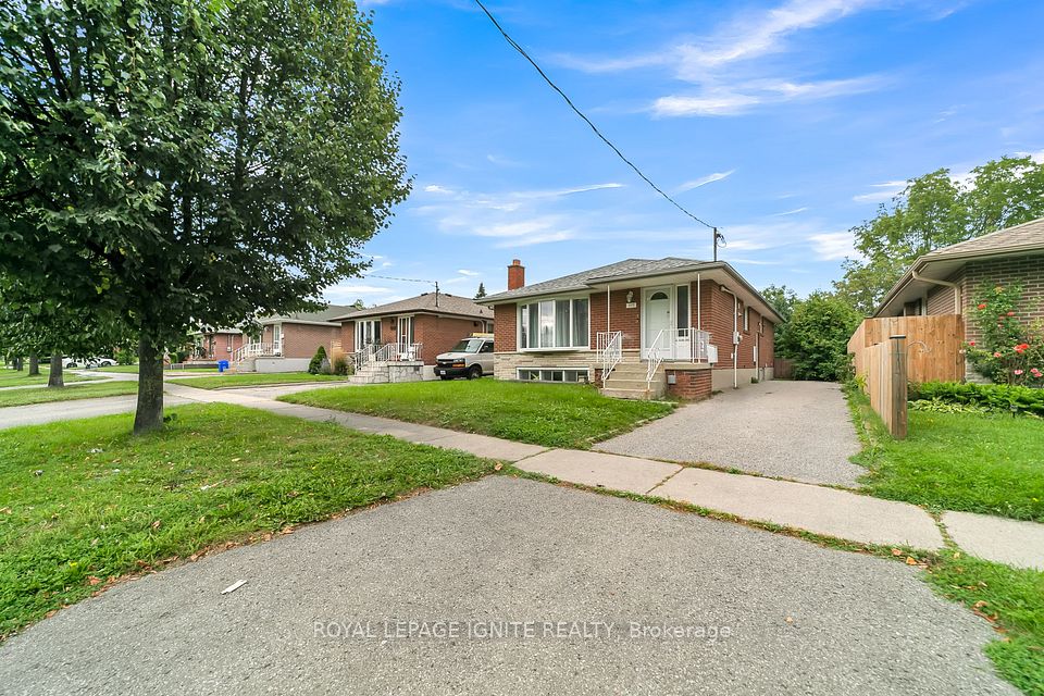 Detached at 117 Cabot Street Main, Oshawa, ON L1J 5R8