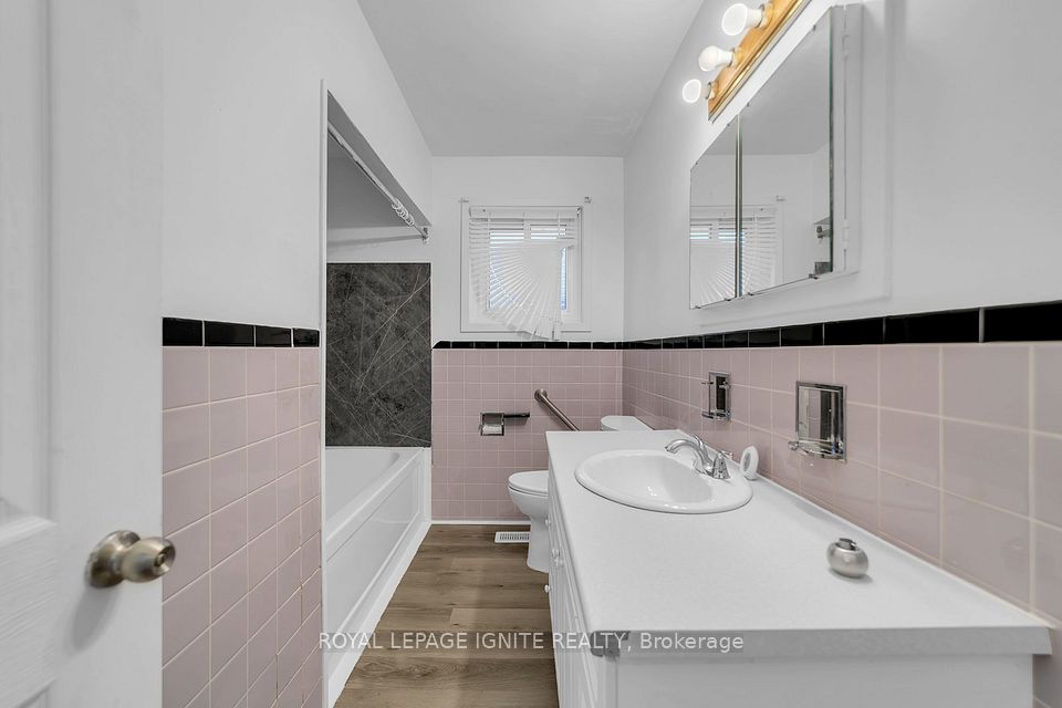 117 Cabot Street Main, Oshawa, ON L1J 5R8 12