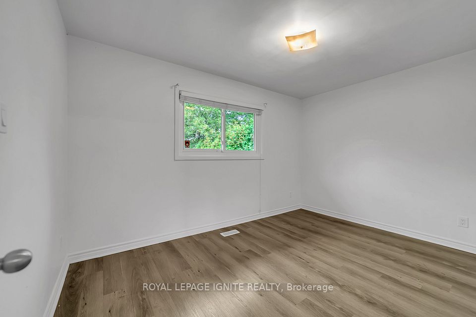 117 Cabot Street Main, Oshawa, ON L1J 5R8 13