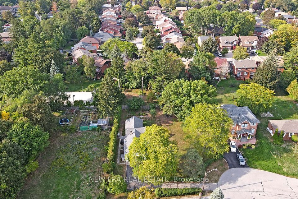 28 Thomas Avenue, Toronto, ON M1C 1E5 4
