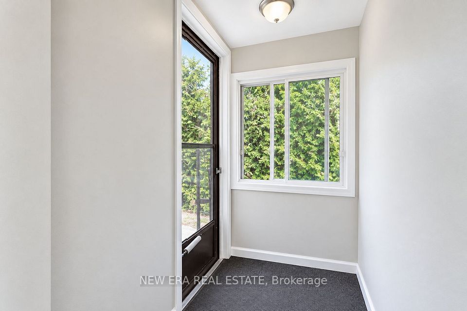 28 Thomas Avenue, Toronto, ON M1C 1E5 12